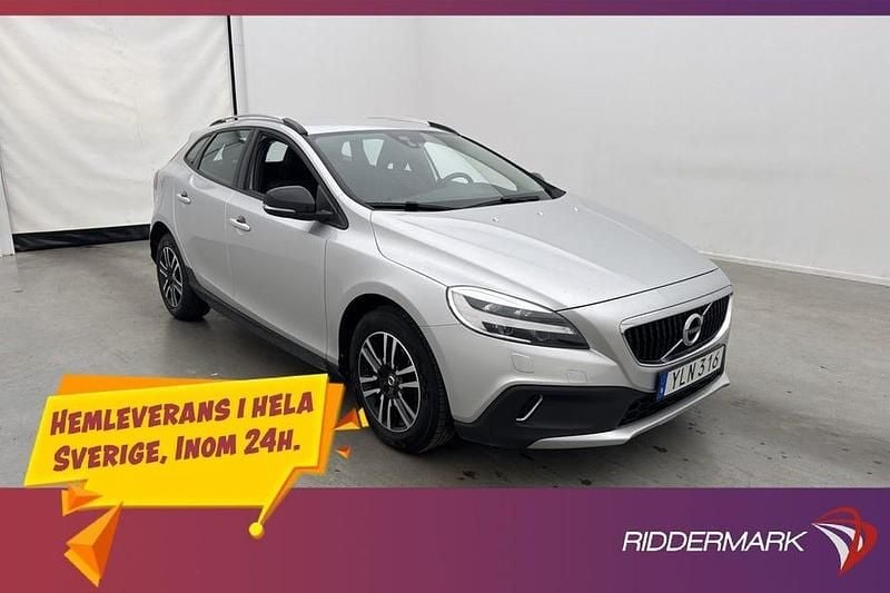 Silver Begagnad 2017 Volvo V40 CC Momentum Kombi | 174 900 kr (Marknadspris) - Bild 1/3
