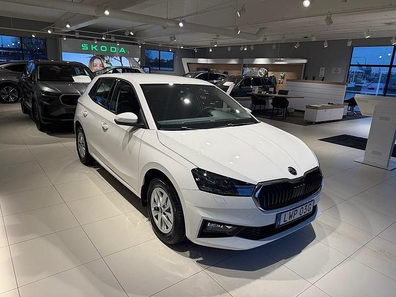 Ny Skoda Fabia 2026 Vit Halvkombi