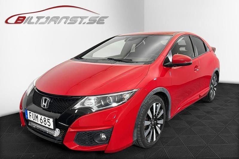 Röd Begagnad 2015 Honda Civic Sport Halvkombi | 119 900 kr (Marknadspris) - Bild 1/4