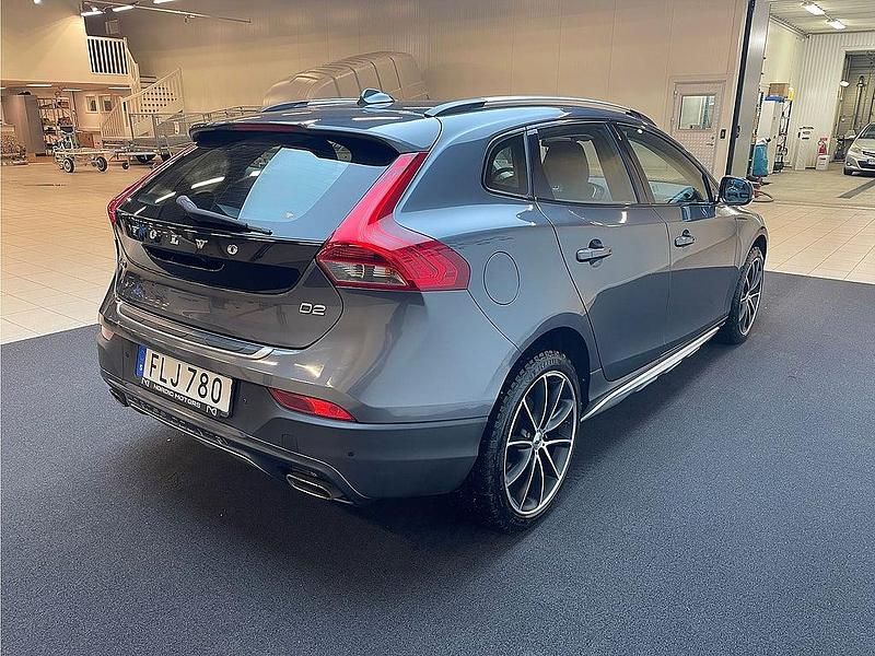 Begagnad Volvo V40 Summum 114 HK (83 kW) 2013 Grå Halvkombi