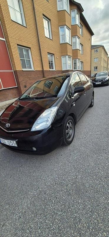 Svart Begagnad 2007 Toyota Prius Halvkombi | 39 000 kr (Marknadspris) - Bild 1/4