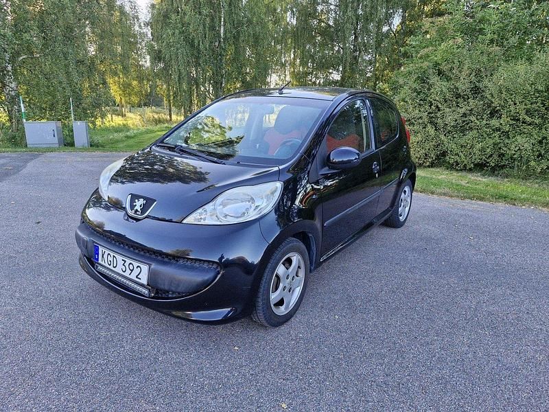 Svart Begagnad 2007 Peugeot 107 Halvkombi | 25 900 kr (Marknadspris) - Bild 1/4