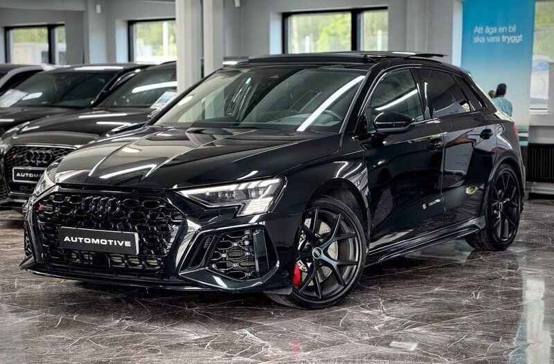 Svart Begagnad 2022 Audi RS3 Sportback Halvkombi | 589 900 kr - Bild 1/4