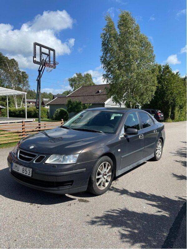 Svart Begagnad 2003 Saab 9-3 Sedan | 10 000 kr (Marknadspris) - Bild 1/4