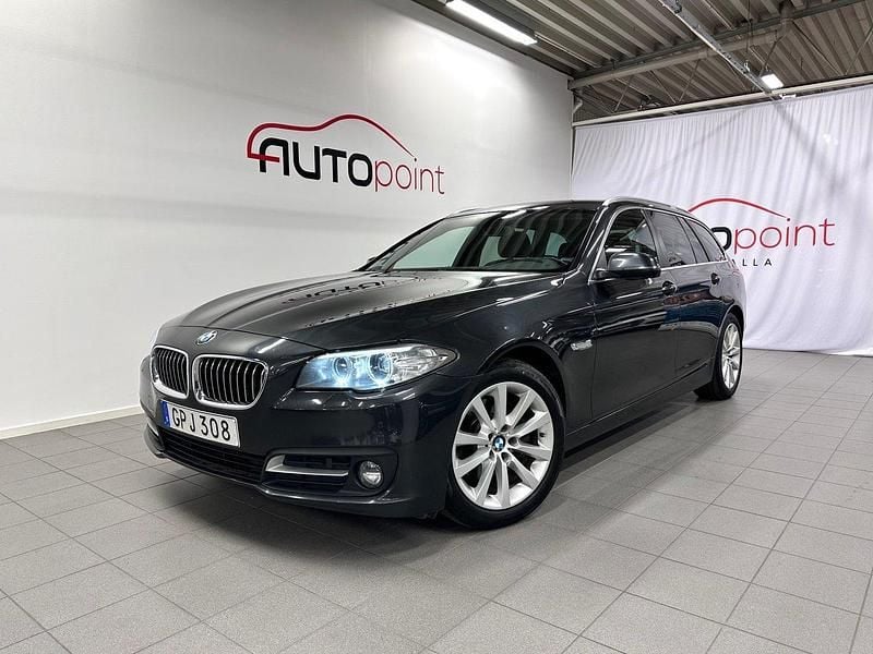Grå Begagnad 2015 BMW 520 Kombi | 159 800 kr (Marknadspris) - Bild 1/4