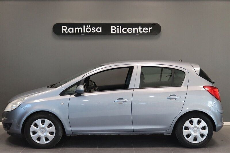 Grå Begagnad 2009 Opel Corsa Halvkombi | 69 900 kr (Dyr) - Bild 1/4