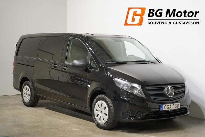 Svart Begagnad 2022 Mercedes Vito Minibuss | 269 900 kr (Marknadspris) - Bild 1/4
