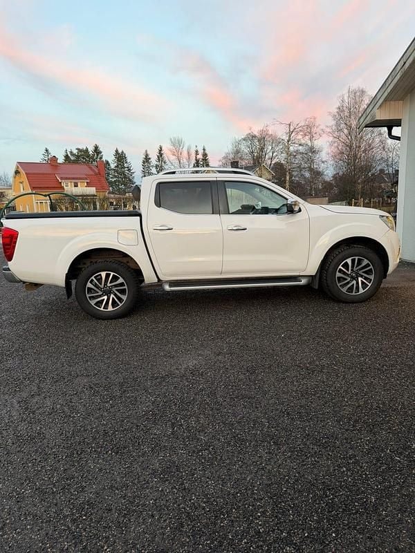 Vit Begagnad 2017 Nissan Navara Pickup | 199 000 kr (Lite dyr) - Bild 1/4