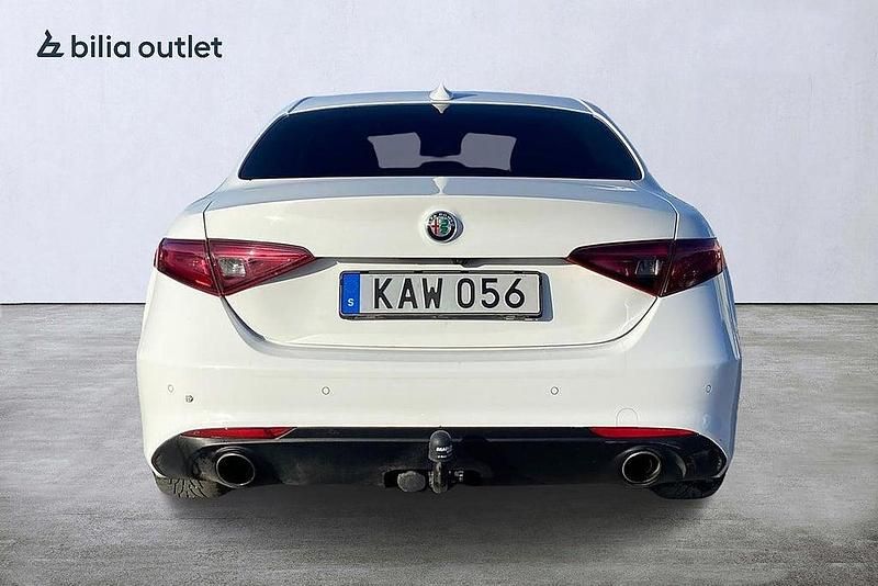 Begagnad Alfa Romeo Giulia Super 200 HK (147 kW) 2018 Vit Sedan