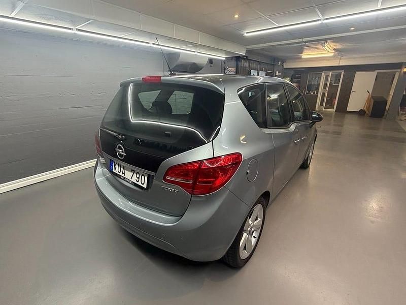Begagnad Opel Meriva Enjoy 140 HK (102 kW) 2010 Grå Minibuss