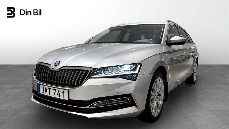 Silver Begagnad 2024 Skoda Superb Business Line Kombi | 399 900 kr (Marknadspris) - Bild 1/4
