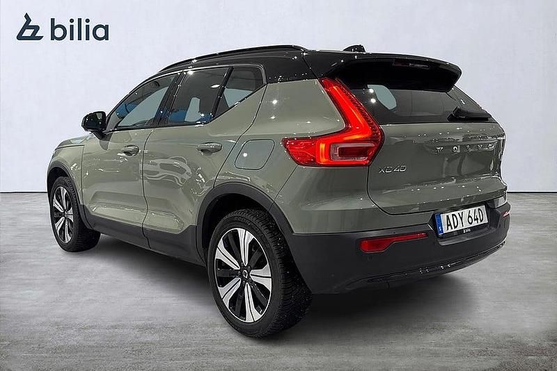 Begagnad Volvo XC40 Core 185 kW (252 HK) 2022 Grön SUV