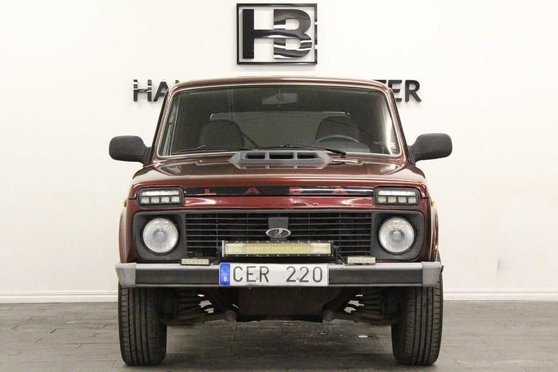Begagnad Lada niva 83 HK (61 kW) 2010 Grön SUV