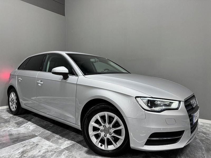 Silver Begagnad 2013 Audi A3 Sportback Halvkombi | 99 900 kr (Lite dyr) - Bild 1/4