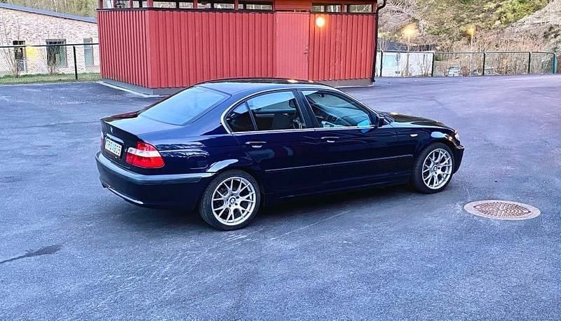 Begagnad 2003 BMW 320 Sedan | 42 000 kr (Marknadspris) - Bild 1/4