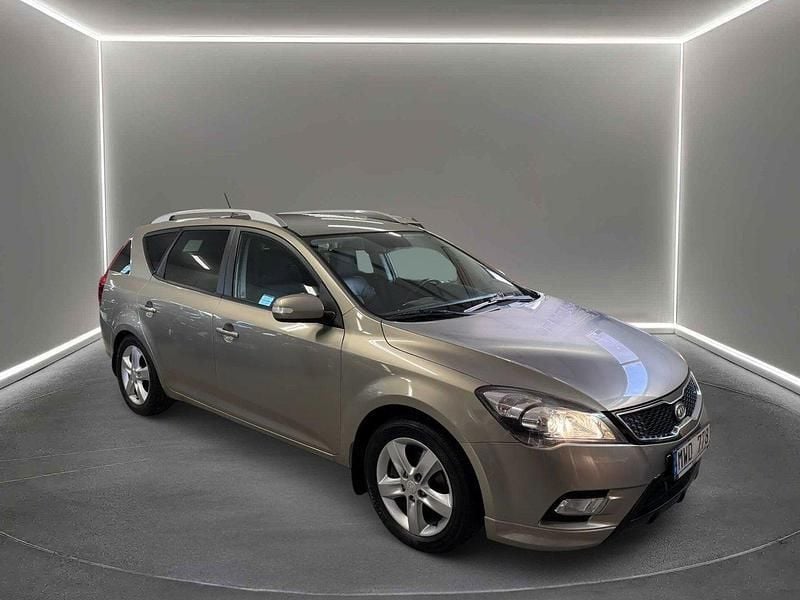 Grå Begagnad 2012 Kia Ceed Sportswagon Kombi | 39 900 kr (Marknadspris) - Bild 1/4