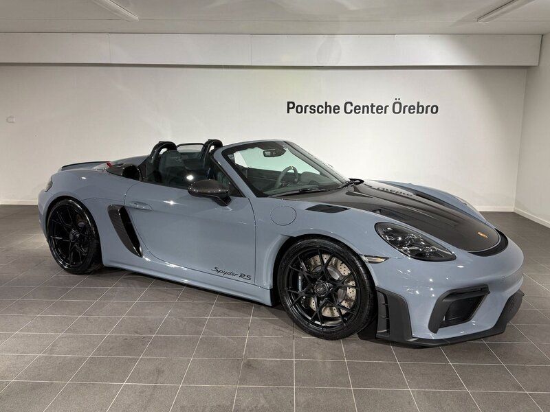 Flerfärgad (arctic grey) Ny 2025 Porsche 718 Boxster Cab | 1 953 600 kr - Bild 1/4