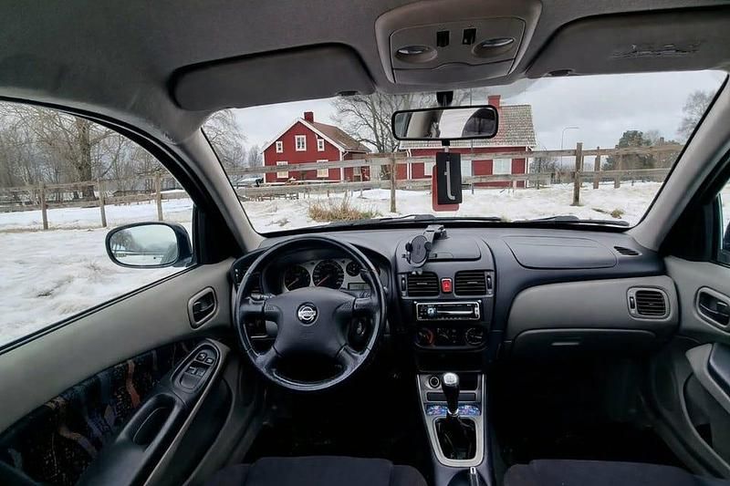 Begagnad Nissan Almera 114 HK (83 kW) 2002