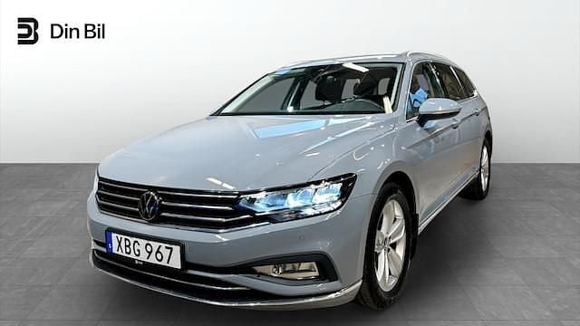 Grå Begagnad 2023 VW Passat Elegance Kombi | 349 500 kr (Bra pris) - Bild 1/4