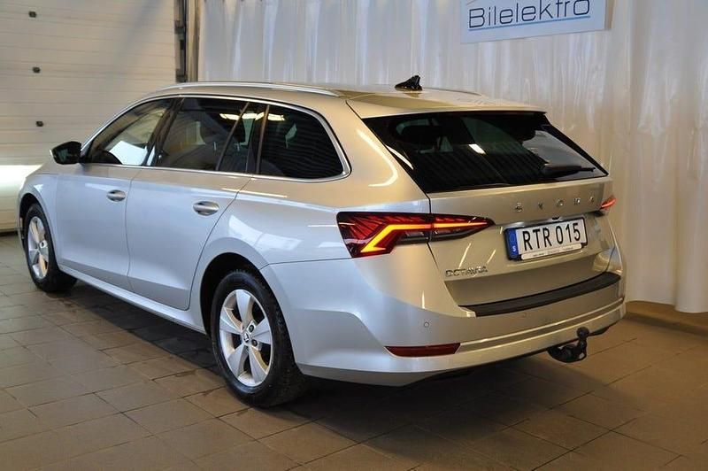 Begagnad Skoda Octavia 150 HK (110 kW) 2022 Silver Kombi