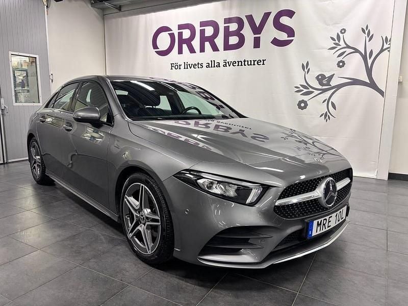Mörkgrå Begagnad 2020 Mercedes A200 AMG Sedan | 309 000 kr (Lite dyr) - Bild 1/4