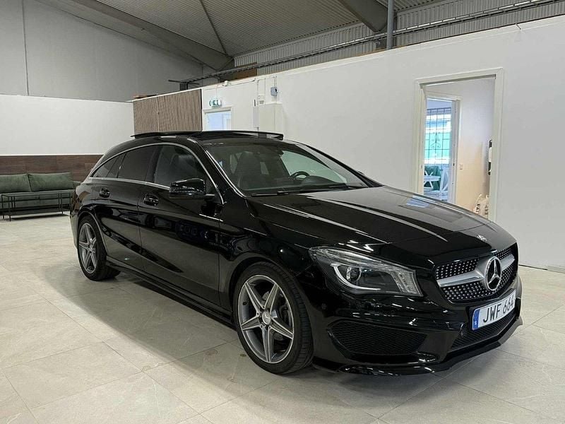 Svart Begagnad 2015 Mercedes CLA200 Shooting Brake AMG Kombi | 148 500 kr (Marknadspris) - Bild 1/4