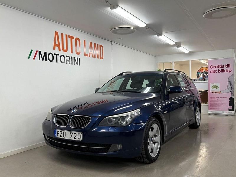 Blå Begagnad 2007 BMW 535 Kombi | 134 900 kr (Marknadspris) - Bild 1/4
