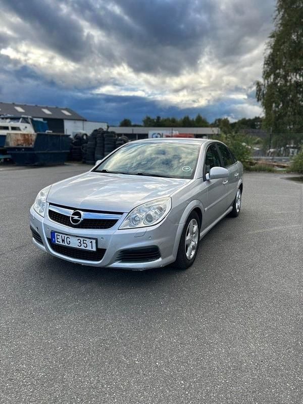 Grå Begagnad 2008 Opel Vectra GTS Sedan | 27 500 kr - Bild 1/4