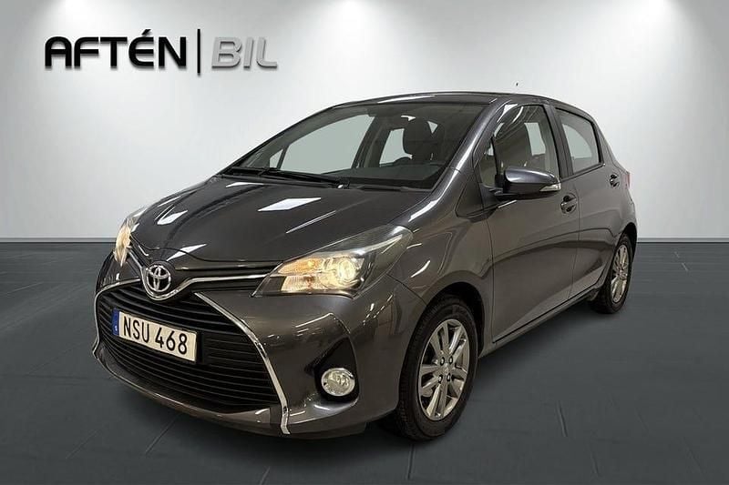 Mörkgrå Begagnad 2015 Toyota Yaris Active Halvkombi | 89 800 kr (Bra pris) - Bild 1/3