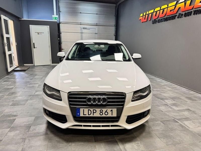 Begagnad Audi A4 180 HK (132 kW) 2011 Vit Sedan