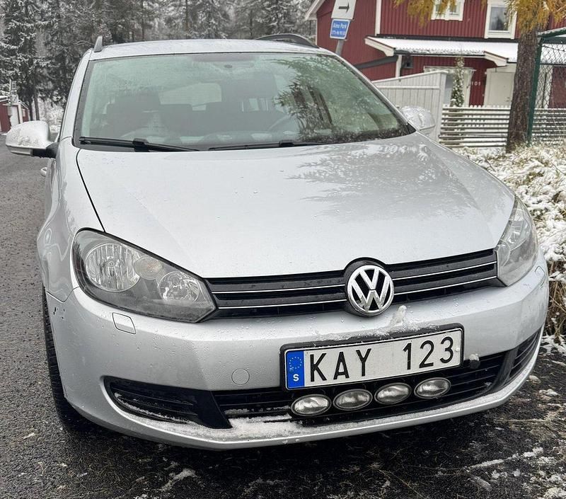 Silver Begagnad 2010 VW Golf VI Kombi | 48 000 kr (Bra pris) - Bild 1/4