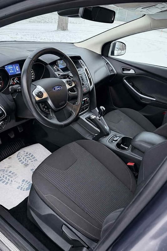 Begagnad Ford Focus Titanium 125 HK (91 kW) 2013 Brun Kombi