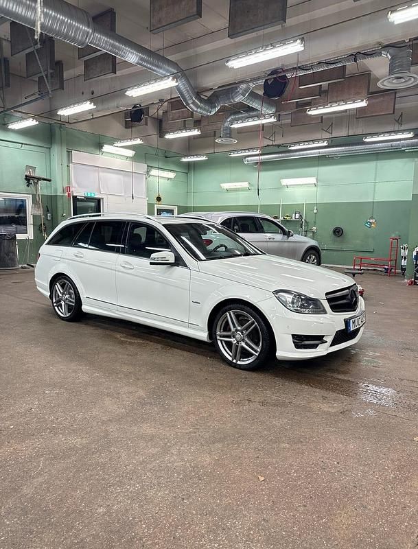Begagnad Mercedes C220 170 HK (125 kW) 2012