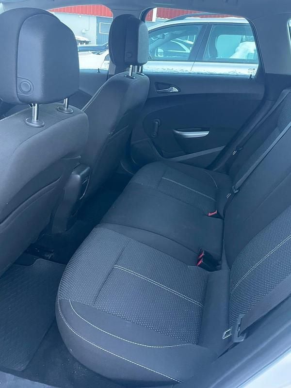 Begagnad Opel Astra 140 HK (102 kW) 2012 Kombi