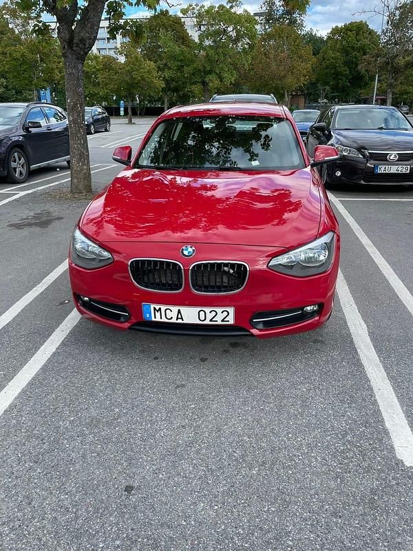 Begagnad 2012 BMW 118 Halvkombi | 130 000 kr (Marknadspris) - Bild 1/4
