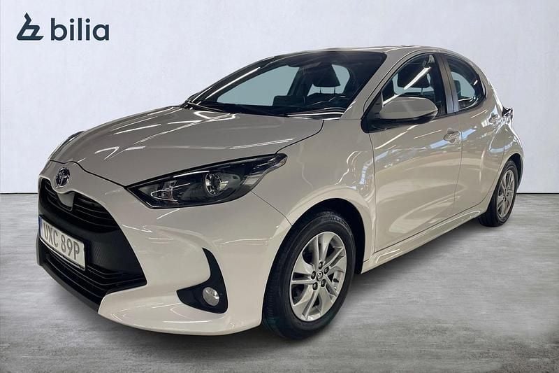 Begagnad Toyota Yaris Hybrid Active 117 HK (86 kW) 2022 Vit Halvkombi