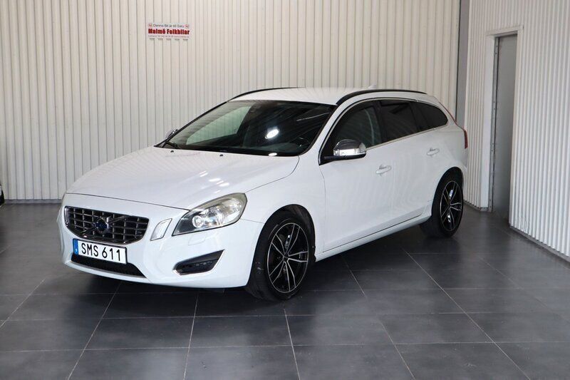 Vit Begagnad 2013 Volvo V60 Momentum Kombi | 119 900 kr (Marknadspris) - Bild 1/4