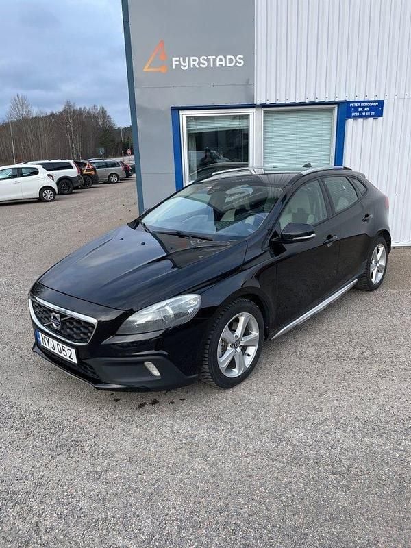 Svart Begagnad 2014 Volvo V40 CC Momentum Kombi | 96 000 kr (Marknadspris) - Bild 1/4