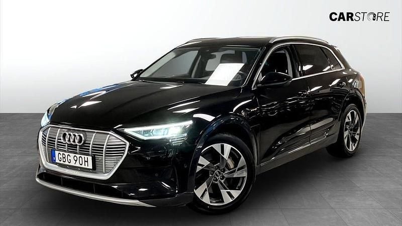 Svart Begagnad 2022 Audi e-tron SUV | 324 900 kr (Superpris) - Bild 1/4