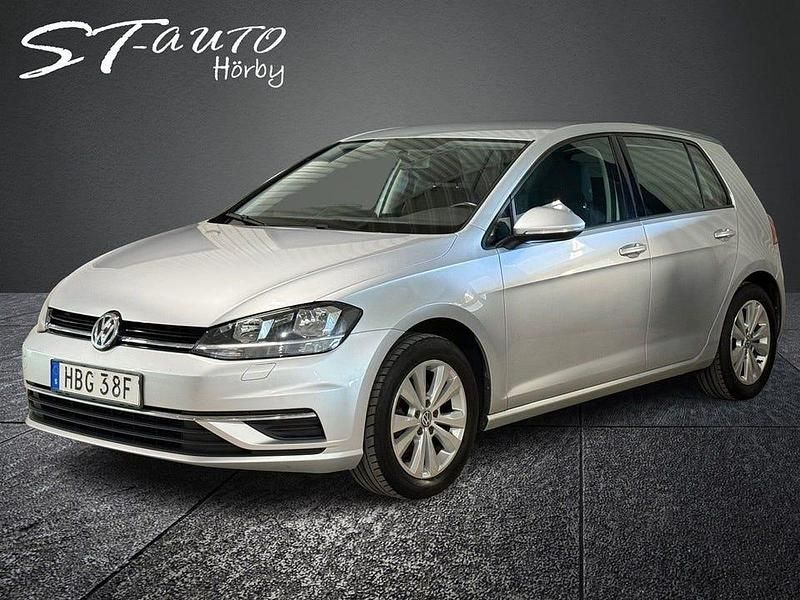 Silver Begagnad 2019 VW Golf VII Halvkombi | 125 900 kr (Bra pris) - Bild 1/4