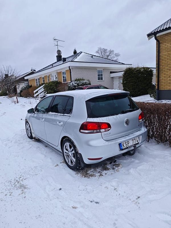 Begagnad VW Golf VI 140 HK (102 kW) 2011 Halvkombi
