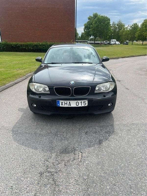 Svart Begagnad 2006 BMW 116 Advantage Halvkombi | 28 500 kr (Bra pris) - Bild 1/4