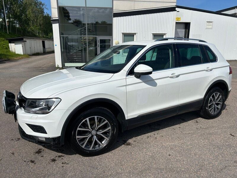 Vit Begagnad 2018 VW Tiguan SUV | 128 000 kr - Bild 1/4