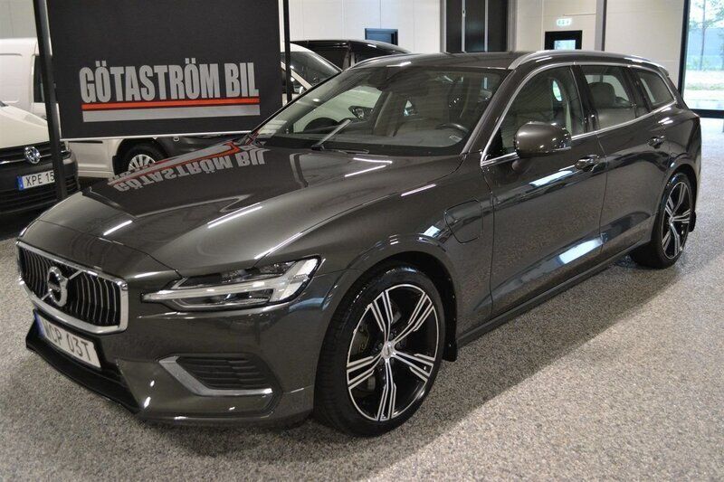 Mörkgrå (pine grey metallic metallic) Begagnad 2022 Volvo V60 Inscription Kombi | 257 000 kr (Bra pris) - Bild 1/4
