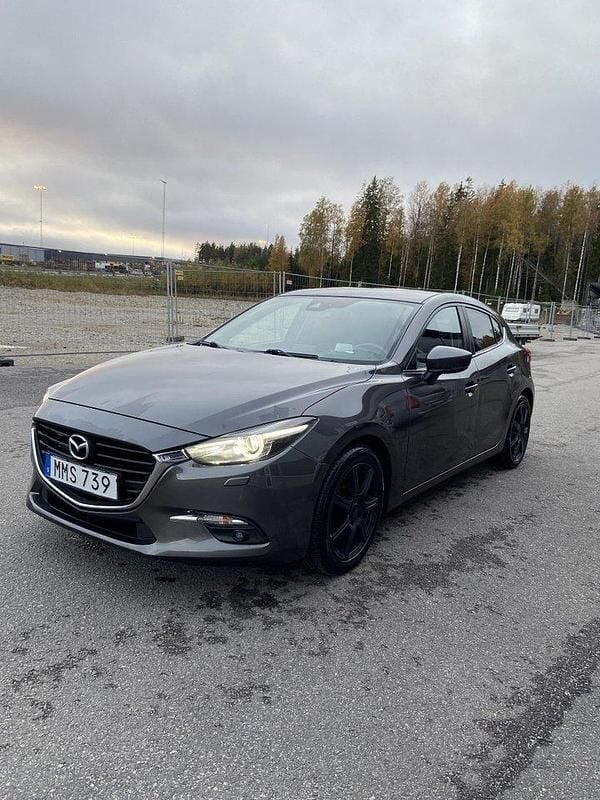 Grå Begagnad 2018 Mazda 3 Inclusive Halvkombi | 125 000 kr (Bra pris) - Bild 1/4
