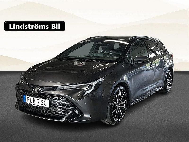 Grå Begagnad 2025 Toyota Corolla Sport Kombi | 389 000 kr (Dyr) - Bild 1/3