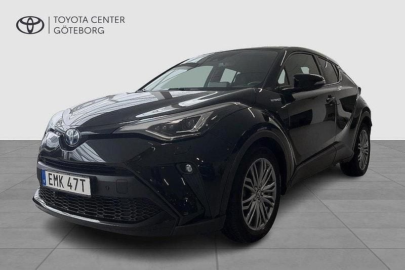 Svart Begagnad 2021 Toyota C-HR Executive SUV | 244 900 kr (Marknadspris) - Bild 1/2