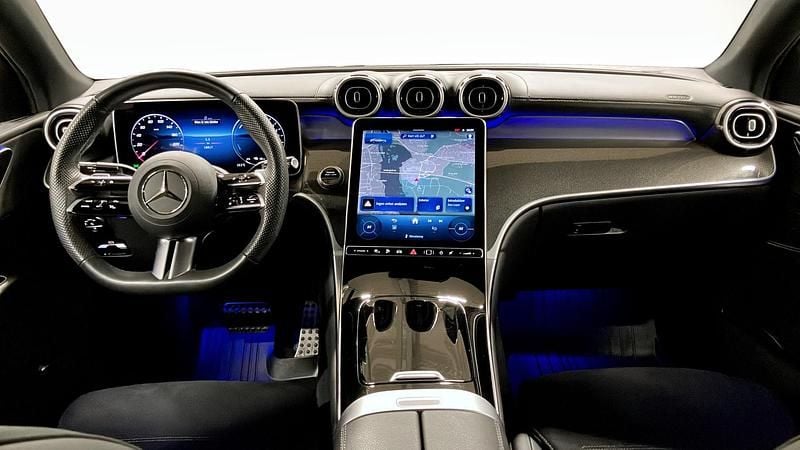 Begagnad Mercedes GLC300e AMG 313 HK (230 kW) 2024 Svart Sportkupé