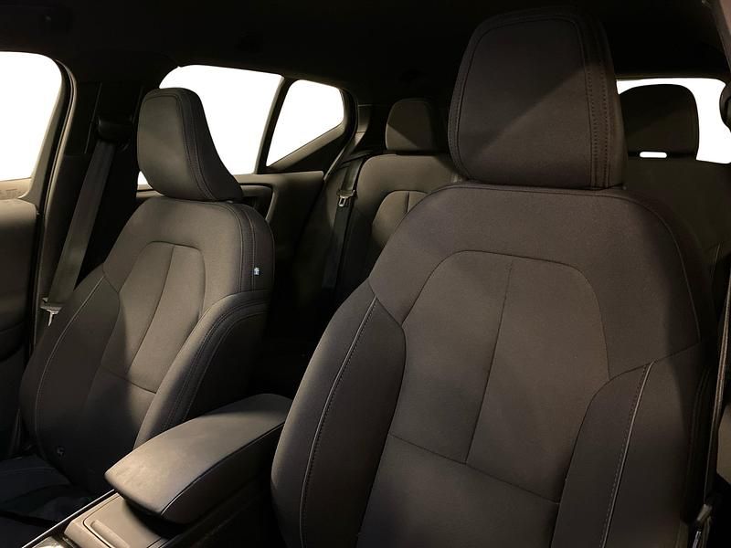 Begagnad Volvo XC40 Single Motor 175 kW (238 HK) 2023 Svart SUV