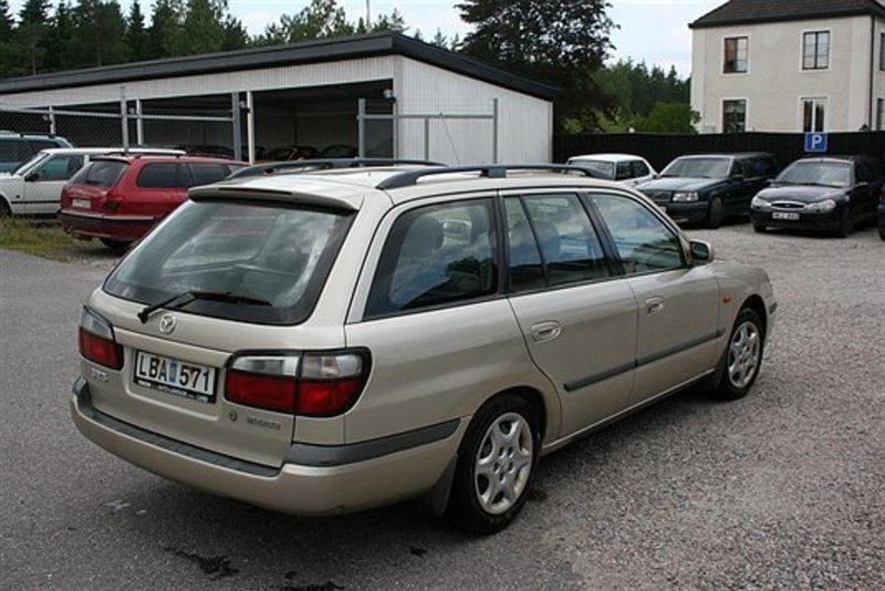 Såld Mazda 626 kombi ac, begagnad 1999, 19.900 mil i Kumla